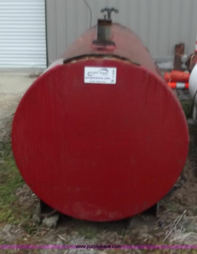 image for item D3598 1,000 gallon fuel tank