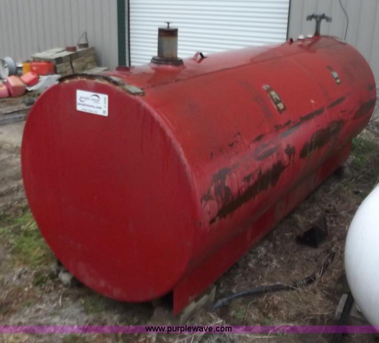 image for item D3598 1,000 gallon fuel tank