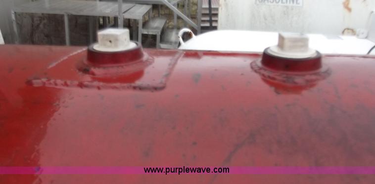 image for item D3598 1,000 gallon fuel tank