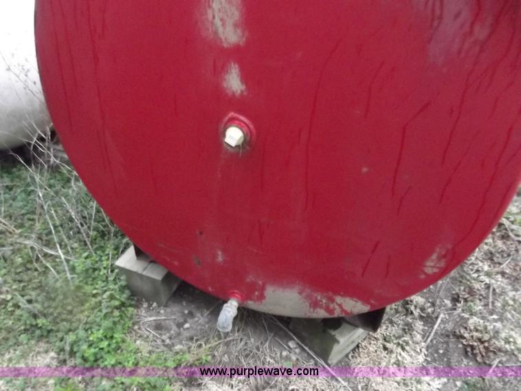 image for item D3598 1,000 gallon fuel tank