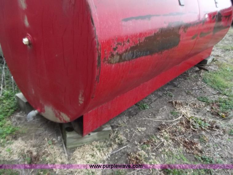 image for item D3598 1,000 gallon fuel tank