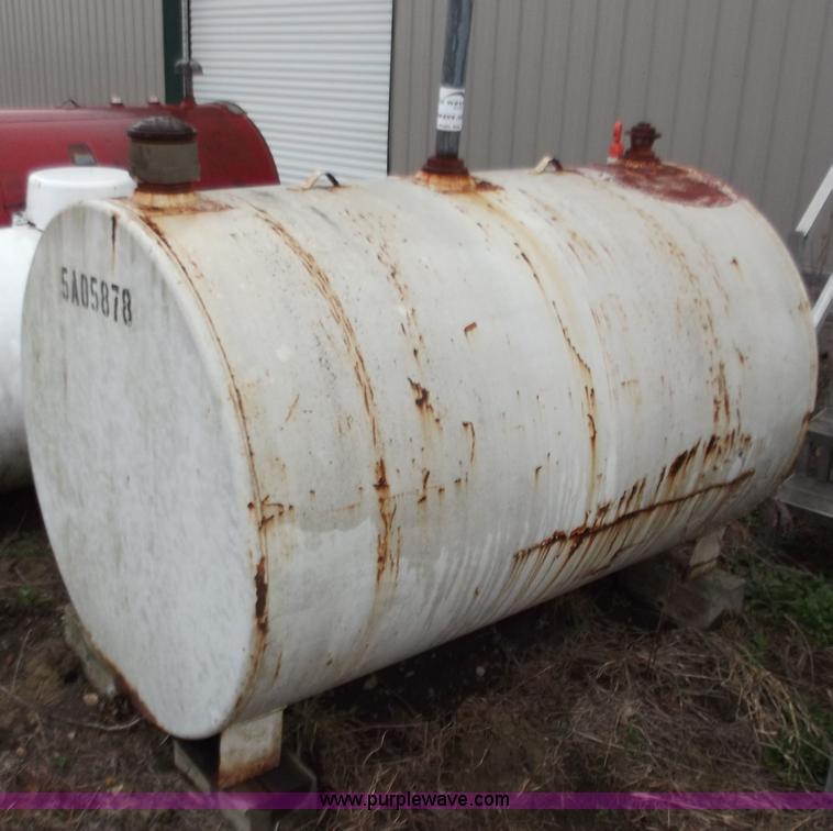 image for item D3599 500 gallon fuel tank