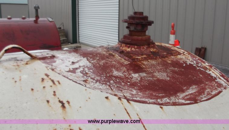image for item D3599 500 gallon fuel tank