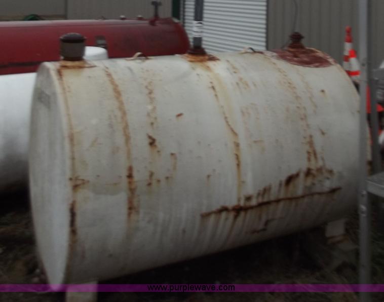 image for item D3599 500 gallon fuel tank
