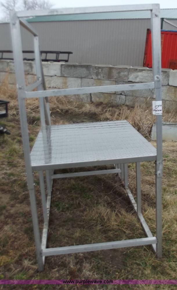 Aluminum job trailer steps in Odessa, MO Item D3600 sold Purple Wave