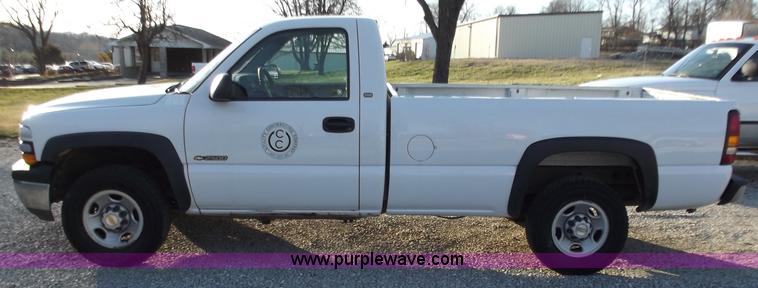 image for item D3625 2001 Chevrolet Silverado C2500 pickup truck