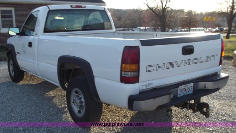 image for item D3625 2001 Chevrolet Silverado C2500 pickup truck
