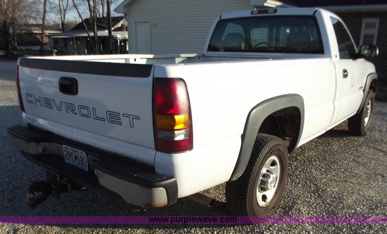 image for item D3625 2001 Chevrolet Silverado C2500 pickup truck