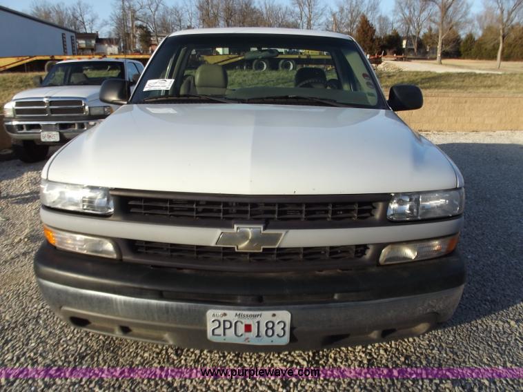 image for item D3625 2001 Chevrolet Silverado C2500 pickup truck
