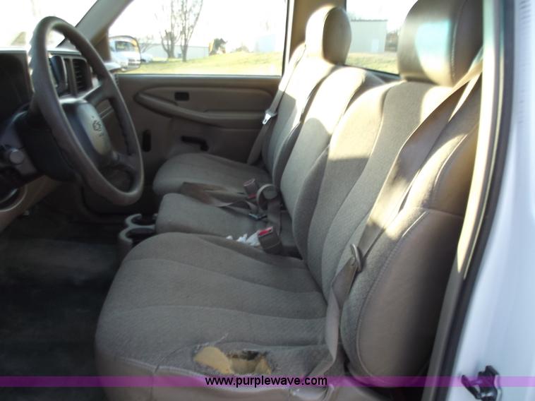 image for item D3625 2001 Chevrolet Silverado C2500 pickup truck