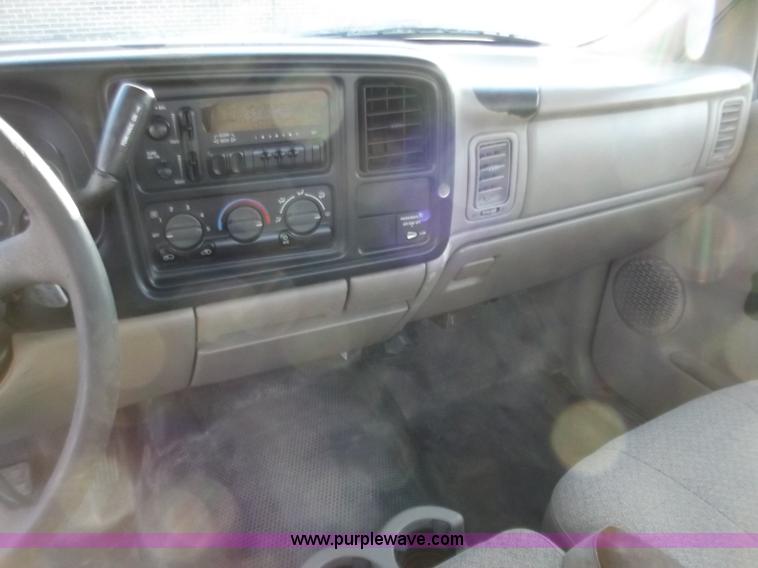 image for item D3625 2001 Chevrolet Silverado C2500 pickup truck