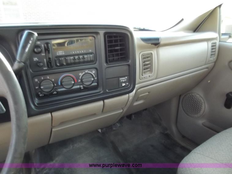 image for item D3625 2001 Chevrolet Silverado C2500 pickup truck