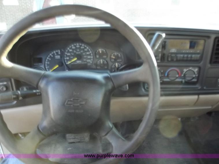 image for item D3625 2001 Chevrolet Silverado C2500 pickup truck