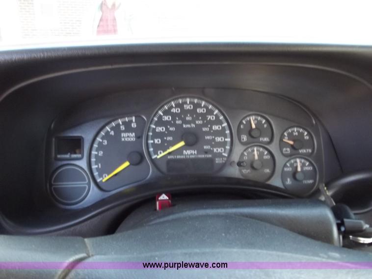 image for item D3625 2001 Chevrolet Silverado C2500 pickup truck