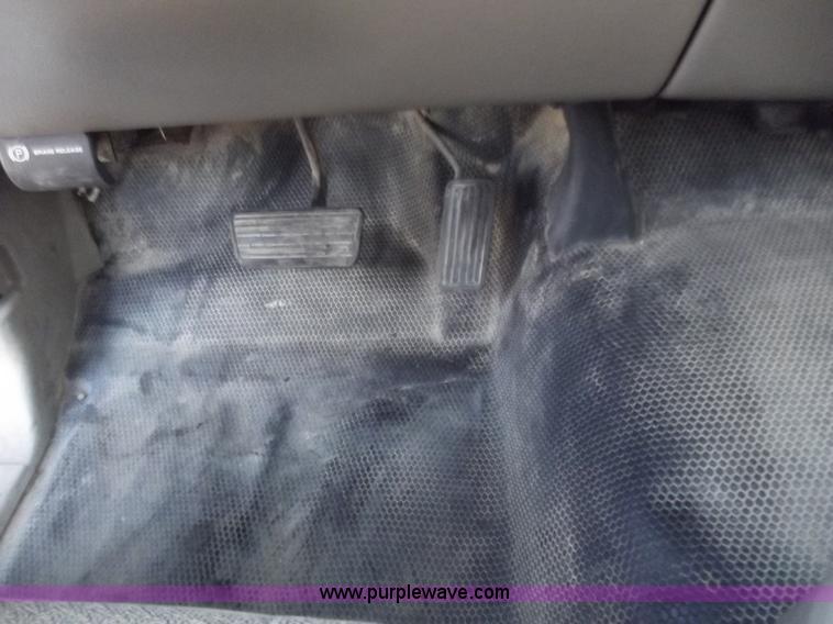 image for item D3625 2001 Chevrolet Silverado C2500 pickup truck