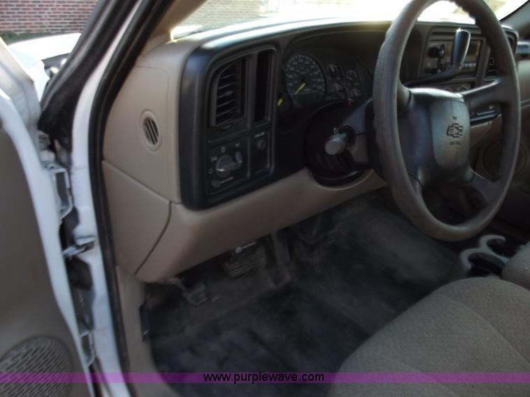 image for item D3625 2001 Chevrolet Silverado C2500 pickup truck