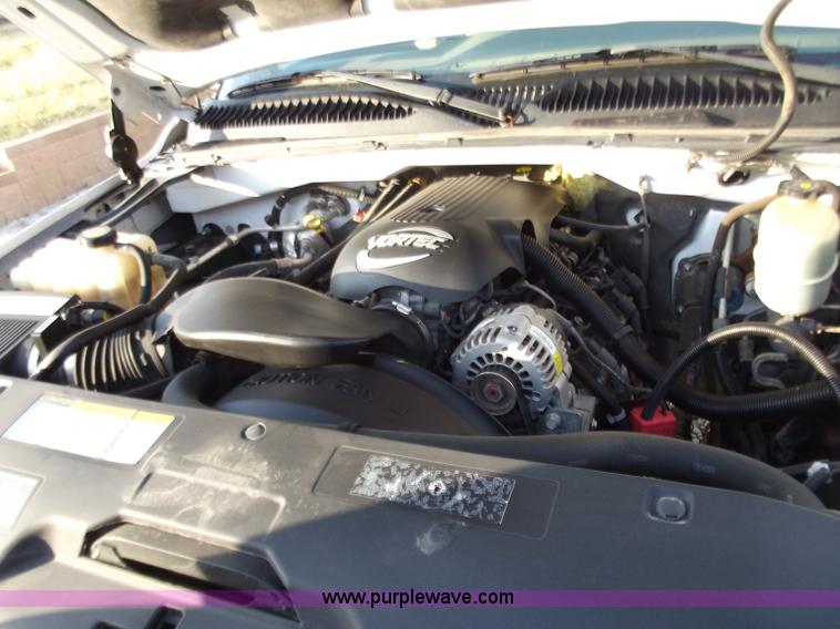 image for item D3625 2001 Chevrolet Silverado C2500 pickup truck