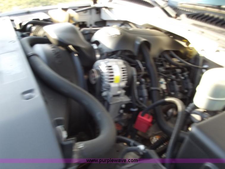 image for item D3625 2001 Chevrolet Silverado C2500 pickup truck