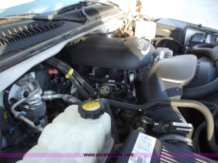 image for item D3625 2001 Chevrolet Silverado C2500 pickup truck