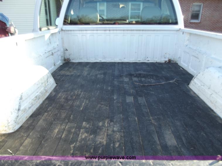 image for item D3625 2001 Chevrolet Silverado C2500 pickup truck