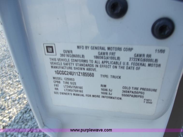 image for item D3625 2001 Chevrolet Silverado C2500 pickup truck