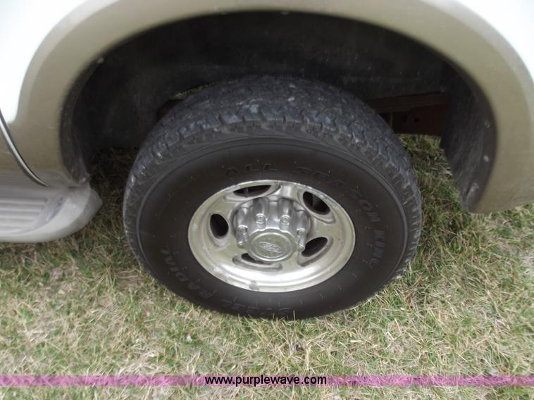 image for item D3653 2000 Ford Excursion Limited SUV