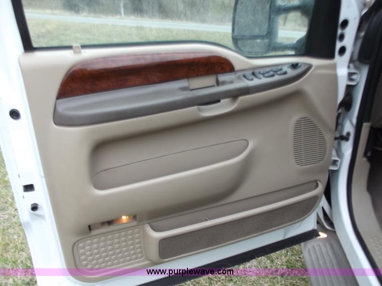 image for item D3653 2000 Ford Excursion Limited SUV