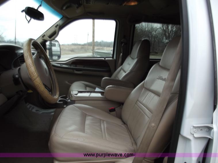 image for item D3653 2000 Ford Excursion Limited SUV