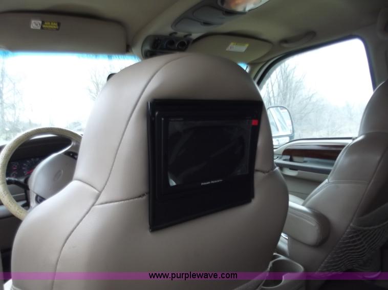 image for item D3653 2000 Ford Excursion Limited SUV