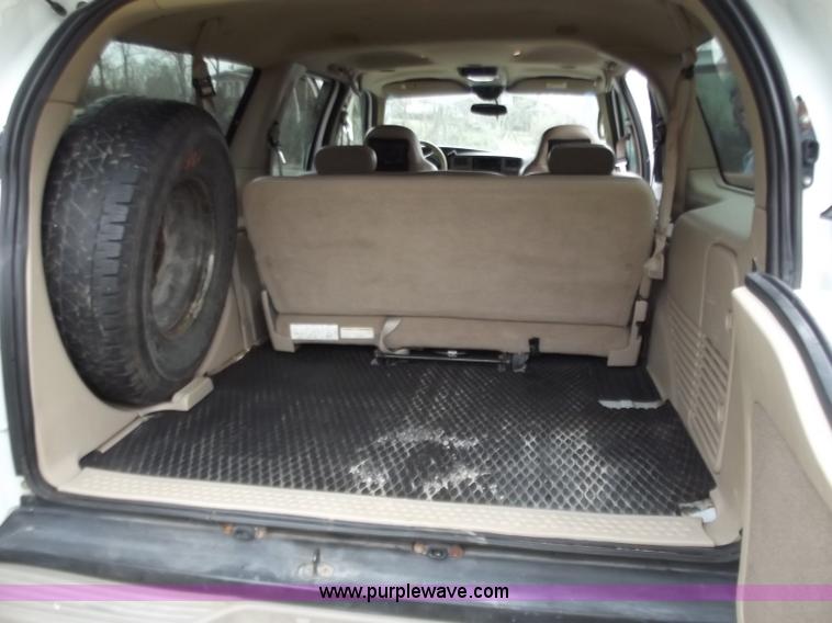 image for item D3653 2000 Ford Excursion Limited SUV