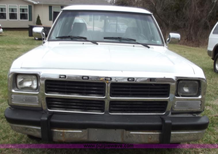 image for item D3655 1993 Dodge D250 club cab pickup truck