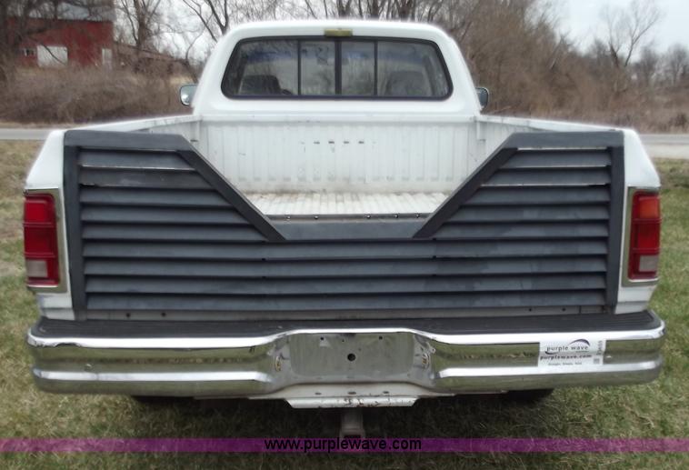 image for item D3655 1993 Dodge D250 club cab pickup truck