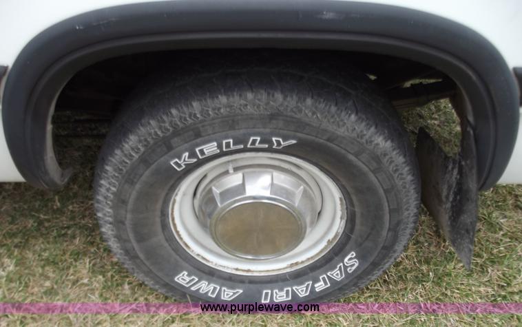 image for item D3655 1993 Dodge D250 club cab pickup truck