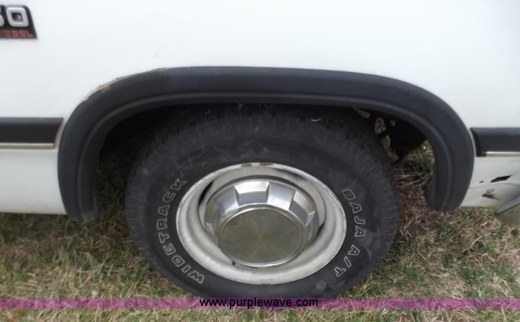 image for item D3655 1993 Dodge D250 club cab pickup truck