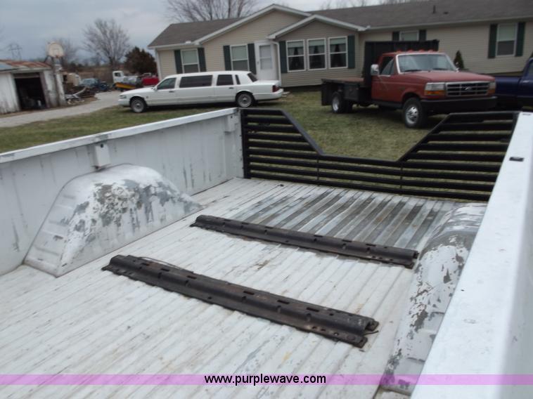 image for item D3655 1993 Dodge D250 club cab pickup truck