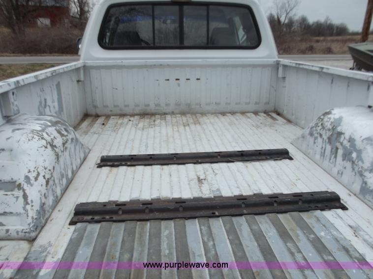 image for item D3655 1993 Dodge D250 club cab pickup truck
