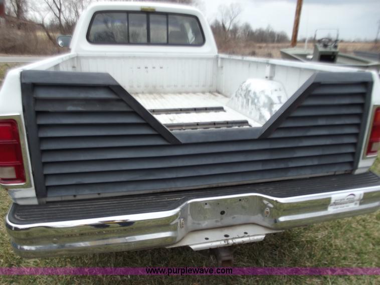 image for item D3655 1993 Dodge D250 club cab pickup truck