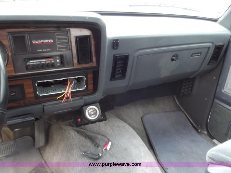 image for item D3655 1993 Dodge D250 club cab pickup truck