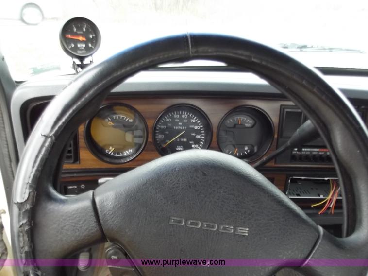 image for item D3655 1993 Dodge D250 club cab pickup truck