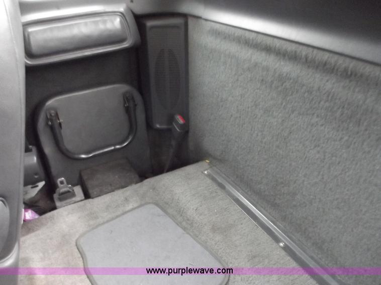 image for item D3655 1993 Dodge D250 club cab pickup truck