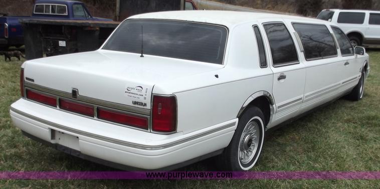 image for item D3656 1997 Lincoln Town Car Executive limousine
