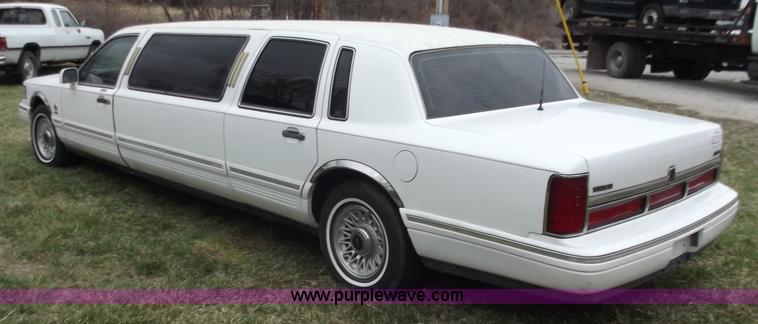 image for item D3656 1997 Lincoln Town Car Executive limousine