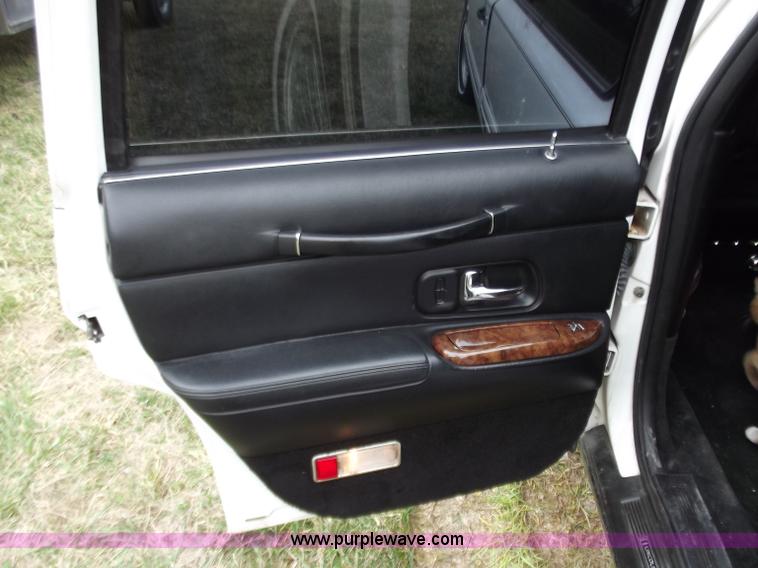 image for item D3656 1997 Lincoln Town Car Executive limousine
