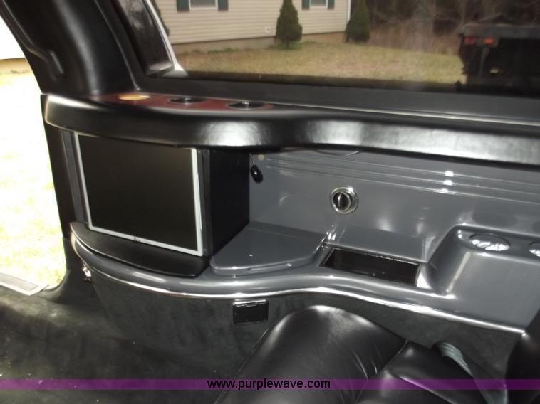 image for item D3656 1997 Lincoln Town Car Executive limousine