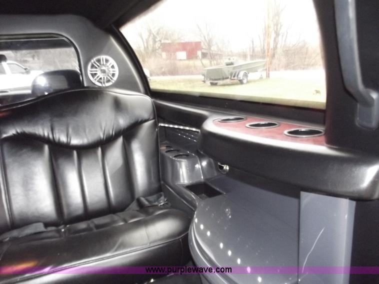 image for item D3656 1997 Lincoln Town Car Executive limousine