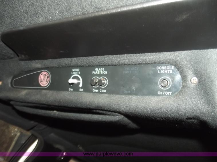 image for item D3656 1997 Lincoln Town Car Executive limousine