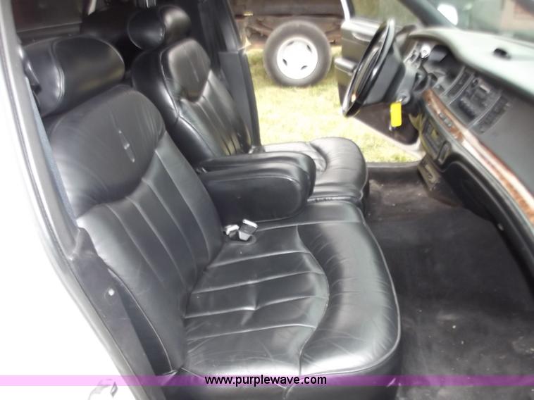 image for item D3656 1997 Lincoln Town Car Executive limousine