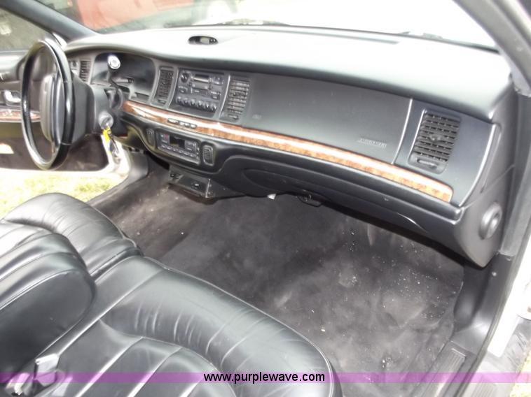 image for item D3656 1997 Lincoln Town Car Executive limousine