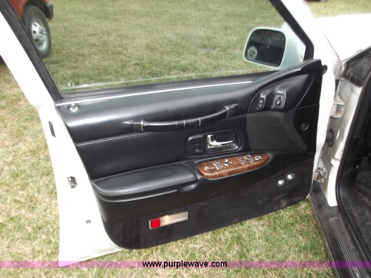 image for item D3656 1997 Lincoln Town Car Executive limousine