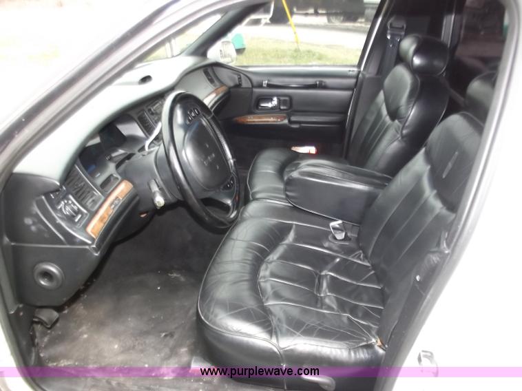 image for item D3656 1997 Lincoln Town Car Executive limousine
